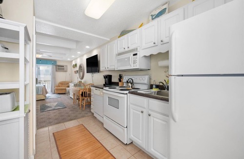 Midtown Ocean City Condo | Oceanside Condo Just Steps From the Beach in OC
