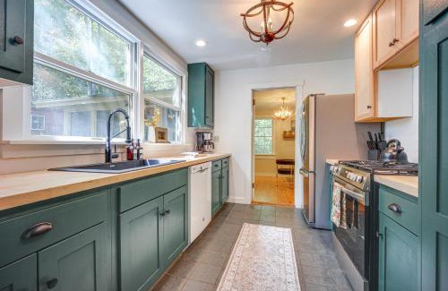 Williamsville House | Outdoor Adventure Haven 14 Mi to Mount Snow Skiing