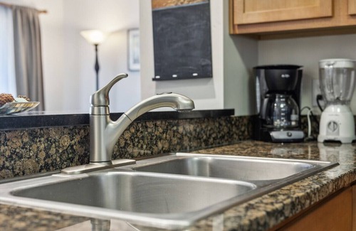 Northeast Virginia Beach Condo | Patio & Pool | Walk to Beach | Central Downtown