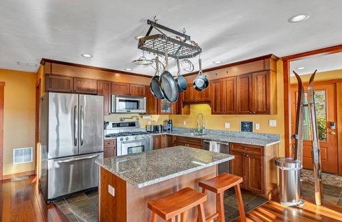 Bartlett House | Peaceful Chalet in the White Mountain Forest | Sleeps 15!