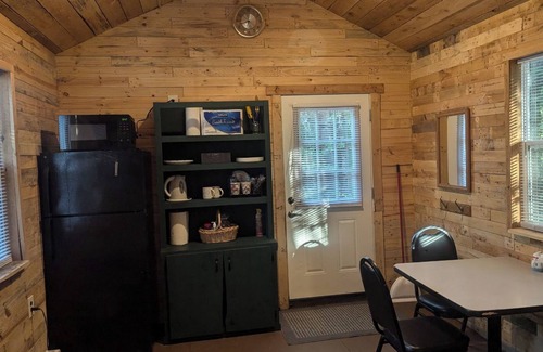 Williamstown Cabin | Perfect camping spot 8 min drive to Salmon River access.