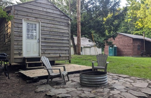 Williamstown Cabin | Perfect camping spot 8 min drive to Salmon River access.