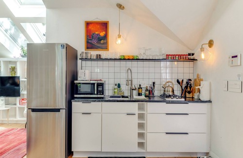 Calhoun Isles Apartment | Pet-Friendly Minneapolis Studio: Walk to Lake!