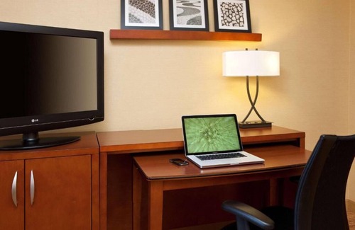 Woburn House | Pleasant Stay! 3 Convenient Units, Parking, Pets Allowed, Near Zoo New England!