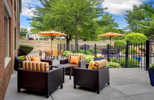Woburn House | Pleasant Stay! 3 Convenient Units, Parking, Pets Allowed, Near Zoo New England!