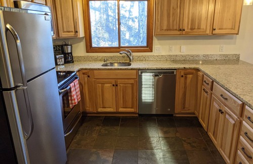Ludlow House | Private Home Walk to Okemo Lifts! Hot Tub/Fire Pit