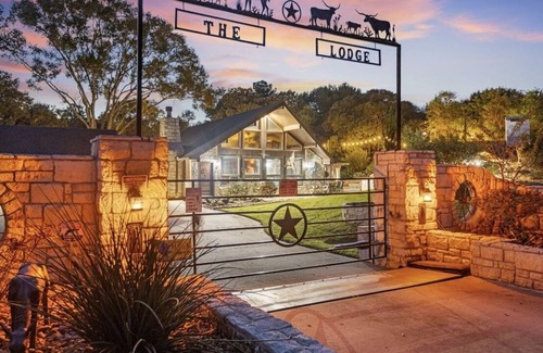 Cypress House | Ranch Style Paradise * Resort Style Pool *