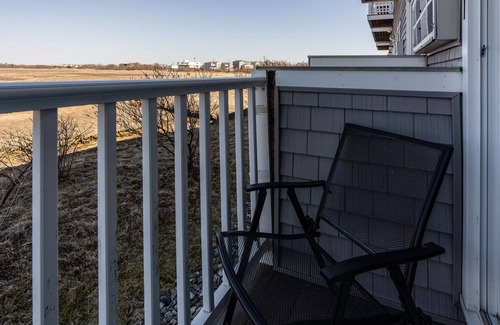 Seabrook Condo | Recently remodeled, Tranquil Seabrook Retreat, walking distance to beach.