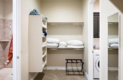 Washington Apartment | Red Cliffs
