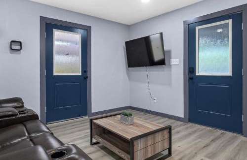 Willow Meadows/Willowbend Area House | Remodeled Home near NRG, Downtown, Medical Center sleeps10