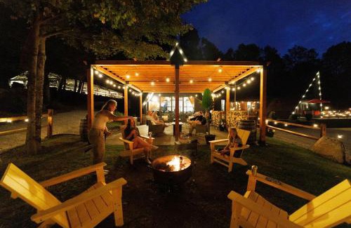 Killington Cabin | Rent An Inn! Takeover the Birch Ridge with your group, Mountain Lodge- 11 Rooms, Bar, Fireplace, 28ppl home