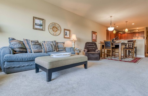 Seaside Condo | Riverfront Condo, Great Views on the Balcony, Close to Seaside Attractions