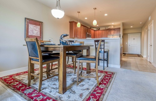 Seaside Condo | Riverfront Condo, Great Views on the Balcony, Close to Seaside Attractions