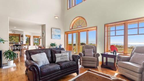 Oak Harbor House | Seacliff Haven Waterfront Luxury Stunning Views Hot Tub Game Room
