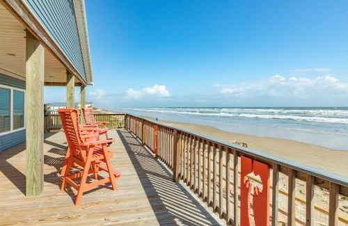 Surfside Beach House | Shark Tooth - Beachfront - Pet & Family Friendly