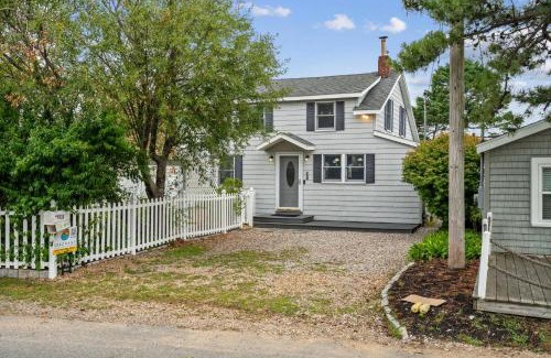 Newburyport House | Shoreline Retreat Ocean Views Walk to Beach AC