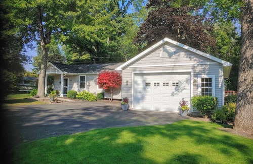Holcomb House | Short-Term/Corporate 3-bedroom house in Canandaigua with Lake access.