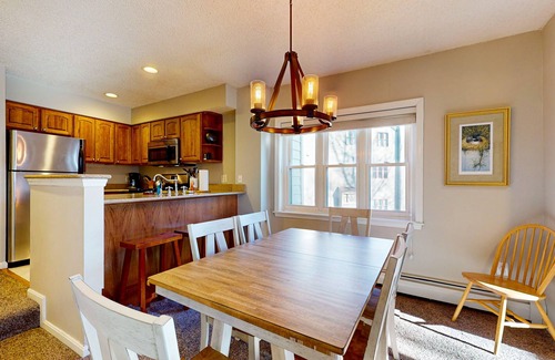 Ludlow Condo | Ski-in/out condo near lifts with a fireplace, pool, hot tub, & tennis