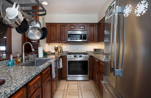 Central Vermont- Killington House | Ski-On/Off - private sauna - right next to lift - 1GB WiFi - Renovated