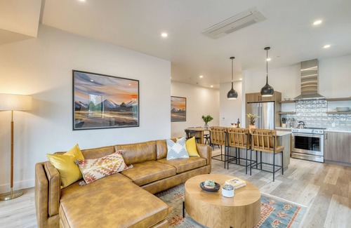 Bend House | Sleeps 60! 12 Modern Units/30 BDRs w/Deck+Hot Tub, Fully Private, Near Downtown