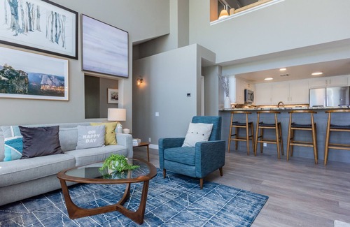 Mammoth Lakes House | Snowcreek #888 Luxury & Fully Updated 2 Bedrm + Loft Townhme. Amazing Views