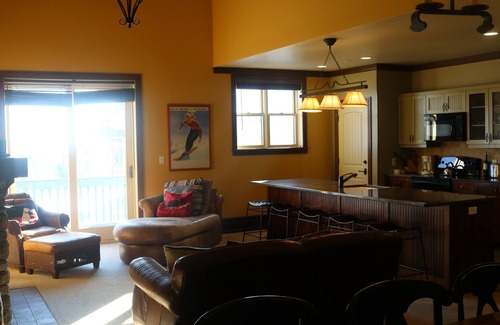 Stratton Mountain Apartment | Spacious 4Br/4Bth Lodge With Ice Skating Pond, Heated Pool, 3 Min Walk To Ski