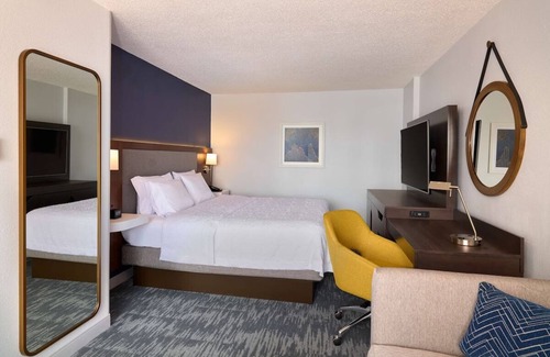 Mount Vernon Triangle Hotel | Spacious Rooms in D.C.: Near Convention Center & Metro Station