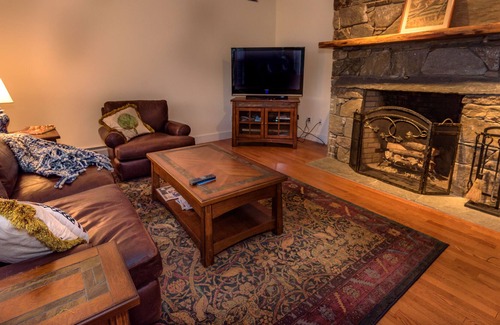 Quechee House | Spectacular 4-Season Vermont Mountain Homestead