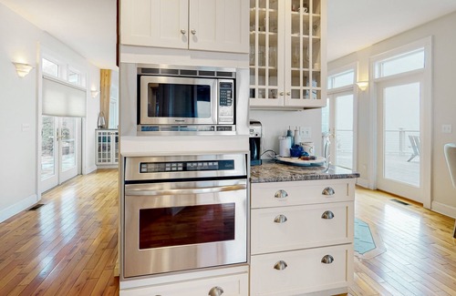 Georgetown House | Spectacular oceanfront retreat with amazing views, sunroom & washer/dryer