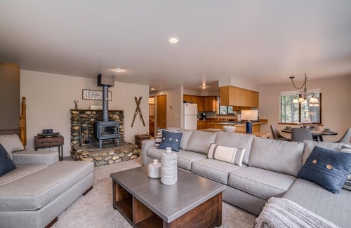 Ardenvoir House | Sugar Shack - Peaceful and Private Remodeled Cabin