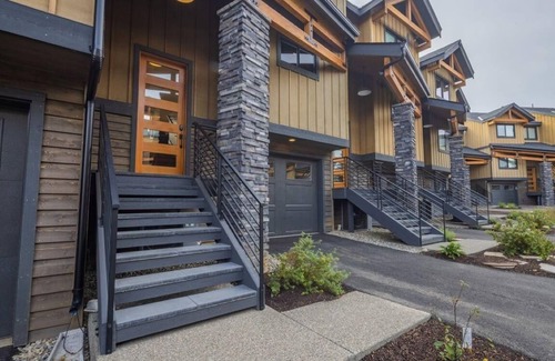 Cle Elum Ski Chalet | Suncadia 2 Bdrm Village Chalet Water Mountain View
