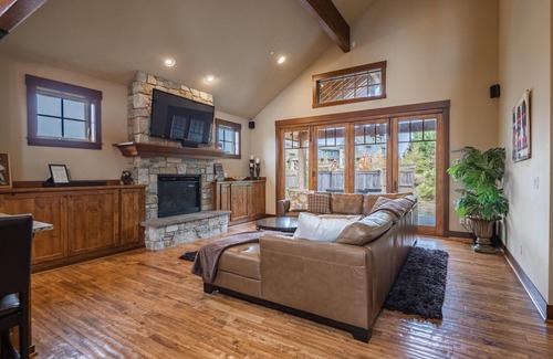 Cle Elum House | Suncadia 3 Bedroom Rustic Home Located in Resort Core