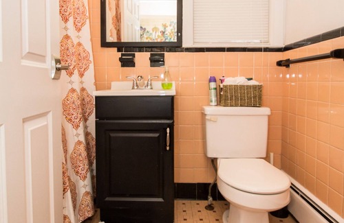 Brookline Apartment | Sunny 2 bed plus den,steps to public transport,Longwood Medical hospitals,Boston