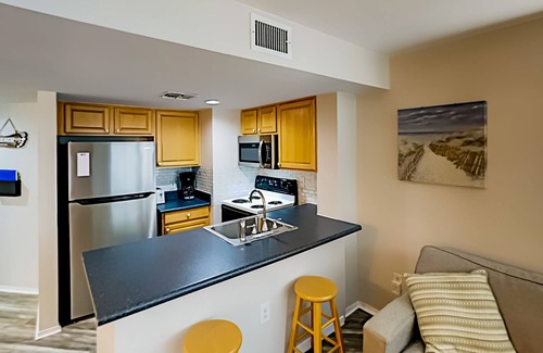Fort Morgan Condo | Sunny renovated condo with private beach access, pools, hot tub, tennis & gym