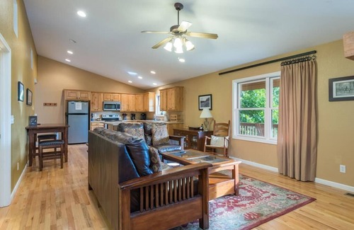Burnsville Cabin | Sunset Ridge! Hot tub+Fire Pit+Grill, WiFi, Mtn Views, Easy Access, Nearby Town!