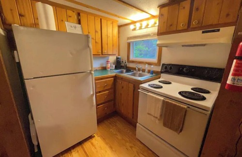 Ansted Cabin | The Peaceful Pine Cabin