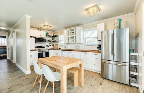Jamaica Beach House | The Prettiest Palm |Kayak, Beach Toys & Cornhole |$200 Free Attraction Tickets |Pool & Beach Nearby