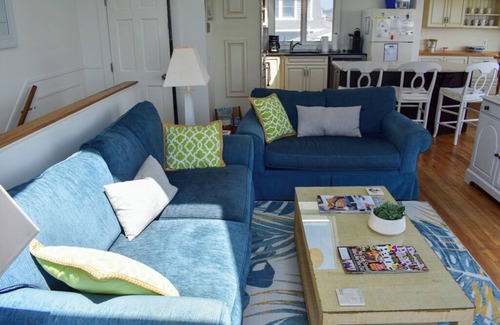 West Dennis House | Three bedroom sleeping 6 just 150 steps to South Village Beach