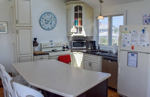 West Dennis House | Three bedroom sleeping 6 just 150 steps to South Village Beach