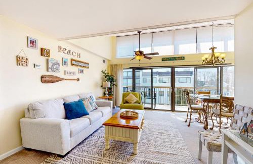 Caine Woods Apartment | Tiburon 10A