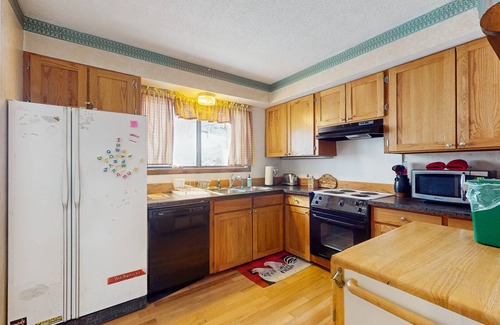 Warren Condo | Tranquil condo w/a full kitchen & serene views - close to area activities