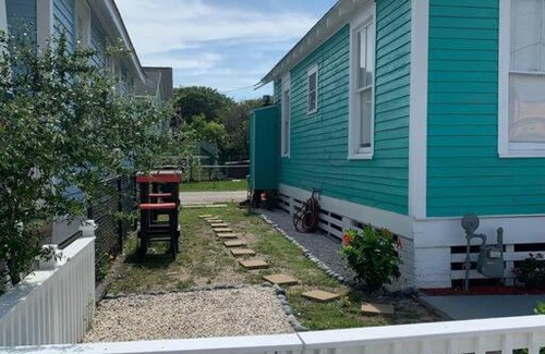 San Jacinto House | Uncle A's Beach Bungalow