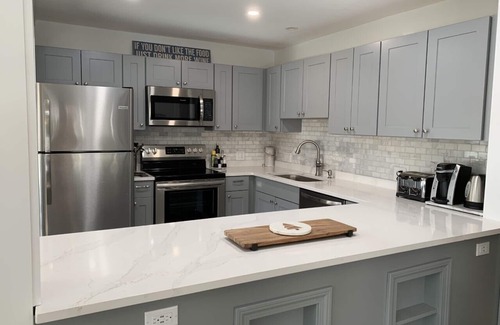 Lincoln House | Updated, spacious, AC/FP, pool access, near Loon. C6901 by LRS