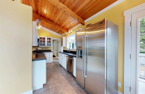 Depoe Bay House | Upscale house with ocean views, entertainment & large deck - beach nearby