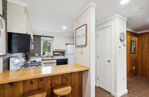 Stowe Area Condo | Village Green 10C: 2 br with a/c and resort amenities!