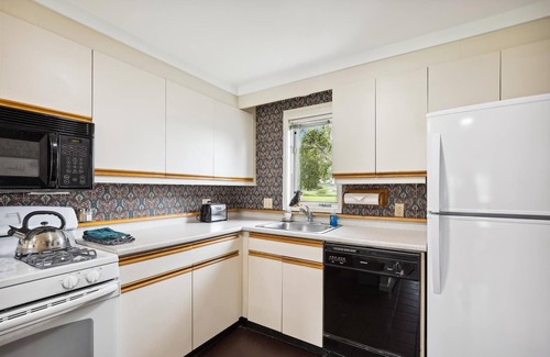 Stowe Area Condo | Village Green 10C: 2 br with a/c and resort amenities!