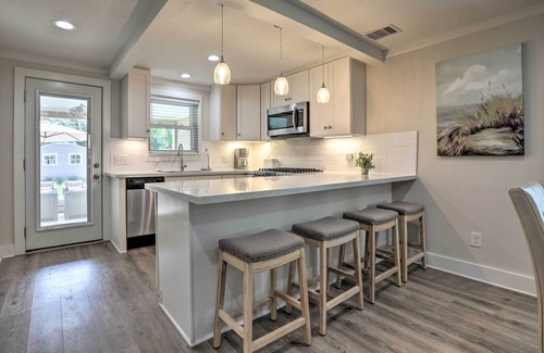 San Jacinto House | Walk to Beach: Home in Galveston!