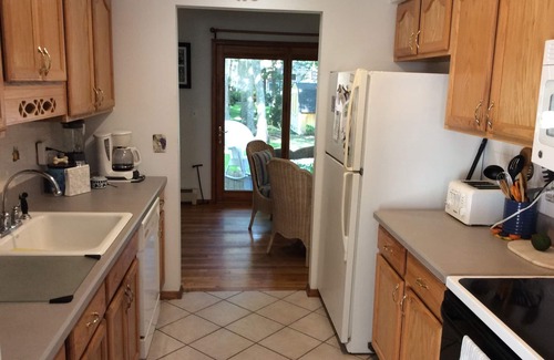Clearwater Beach House | Walk to private beach in Clearwater