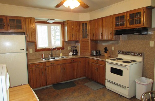 Downtown Niagara Falls House | Walk to the Falls from The Mint