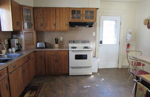 Downtown Niagara Falls House | Walk to the Falls from The Mint